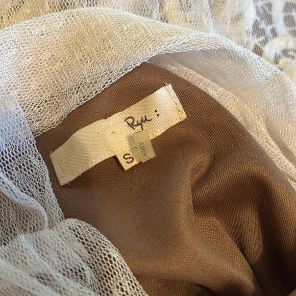 Rye Cream lace overlay party dress - Picture 7 of 8